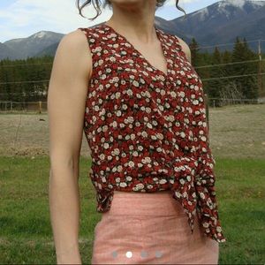 Floral sleeveless vintage button down sz small